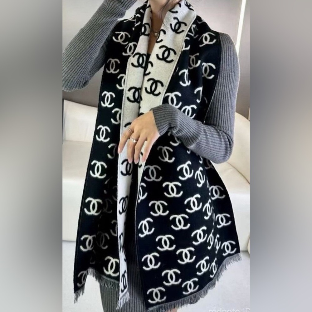 BNIB! Authenticated CHANEL CC Reversible Cashmere & Wool Scarf WRAP BLACK WHITE - Picture 2 of 16